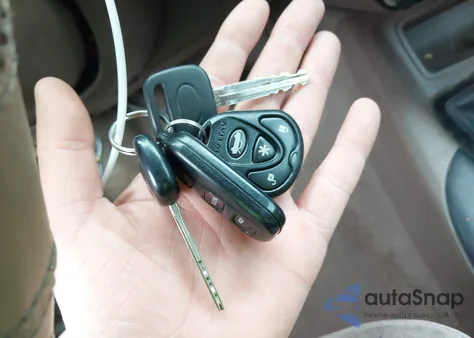 2001 Toyota Sequoia Sr5 V8 z USA, uszkodzony, nr VIN 5TDBT44A41S047170